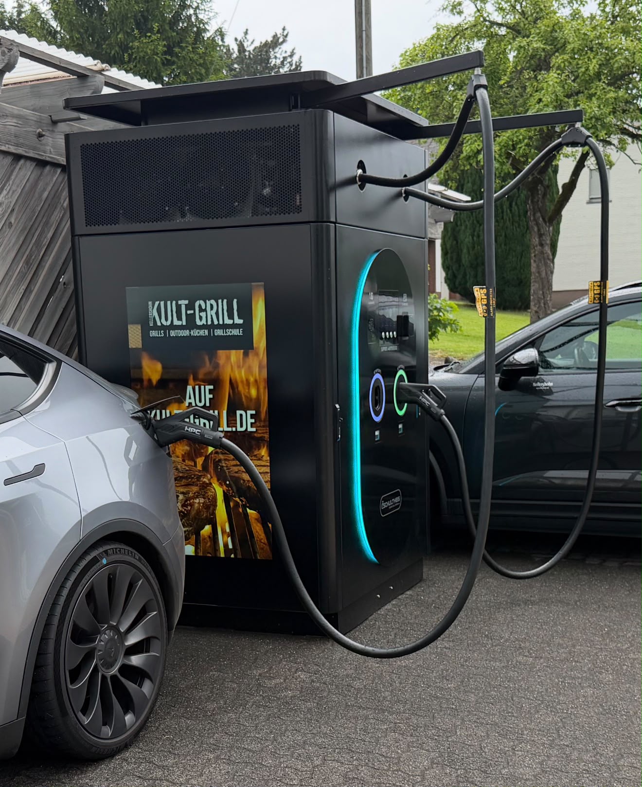 Tesla Model Y an der HPC-Ladesäule